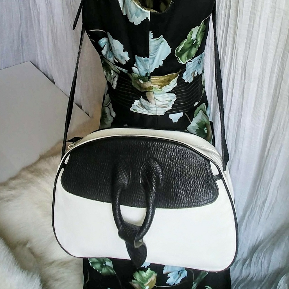 Vintage Tribeca crossbody black and white NWOT